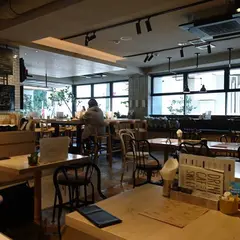 Cafe Apartment 183