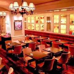 ル サロン ド ニナス クイーンズスクエア横浜（LE SALON DE NINA’S）