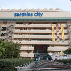 ワールドインポートマートビル