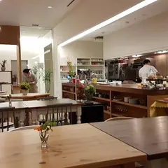 モリエール・カフェ 降っても晴れても