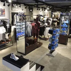 アディダス オリジナルスショップ 心斎橋