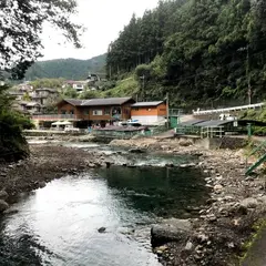 秋川国際マス釣場