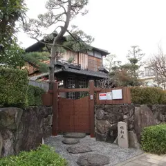 倚松庵