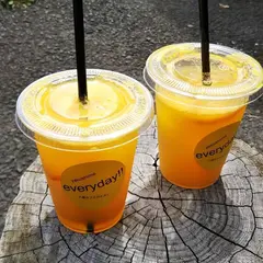 小屋カフェ 日と月と