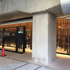 新宿駅東南口高架下喫煙スポット