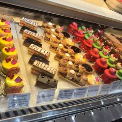 A La Petite Marquise
