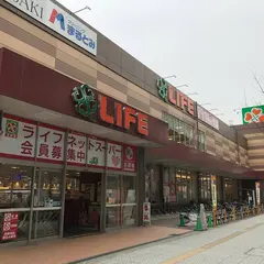 ライフ弁天町店