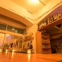Mo.De.La Dinig bar