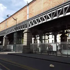 ラ・モット・ピケ・グルネル駅