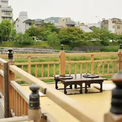 とみ家