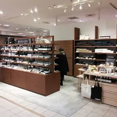 マークスアンドウェブ