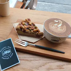 SCHOOL BUS COFFEE STOP KITAHAMA（スクールバスコーヒーストップ）