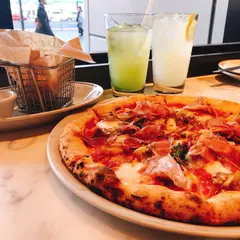 800゜DEGREES NEAPOLITAN PIZZERIA ニュウマン店