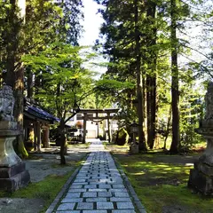 雄山神社 中宮祈願殿