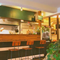 神社のそばのカフェ ライオンダンス