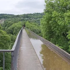ポントカサステ水路橋と運河