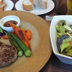 野菜を食べるハンバーグ屋さん。