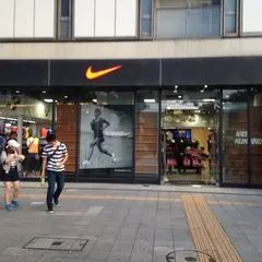 NIKE RUNNING STORE Sports Quest