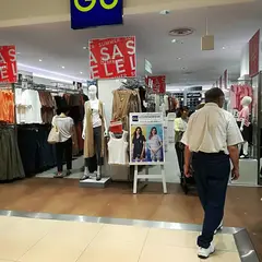 ジーユー コレットマーレ店