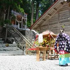 白山中居神社