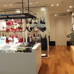シュット！インティメイツ マロニエゲート銀座店