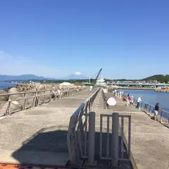 大磯港遊歩道・西防波堤釣り場