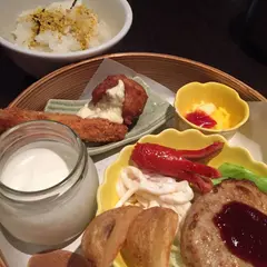 外苑 うまや 信濃町