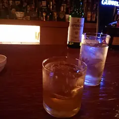 VAL’S BAR