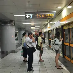 忠孝新生駅