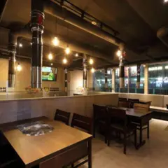 ヨプの王豚塩焼×マイマイチキン 日本一号店／新大久保チキン