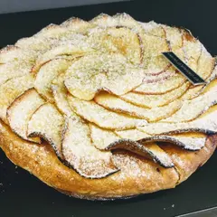 DES GATEAUX ET DU PAIN