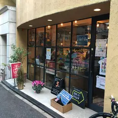 トロワザムール