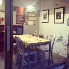 mique vegan food & gallery
