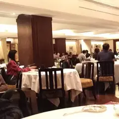 Spring Moon 嘉麟樓