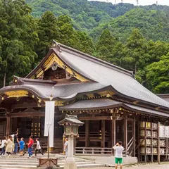 弥彦神社 無料駐車場