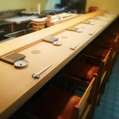 鮨 猪股
