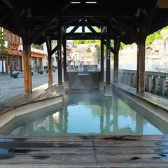 湯畑・湯けむり亭