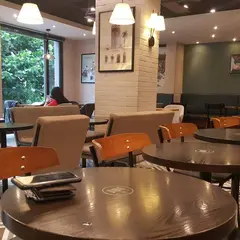 Hollys Coffee 堂山駅店