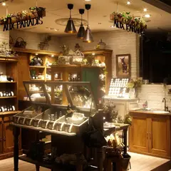 AUX PARADIS〔オゥパラディ〕ルミネ新宿店