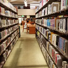 富山県立図書館