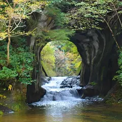 亀岩の洞窟