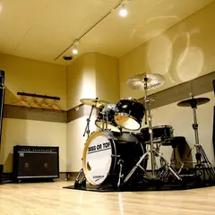 ベースオントップ アメ村店｜BASS ON TOP