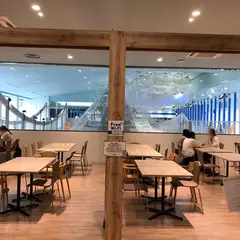 京王あそびの森 HUGHUGカフェ