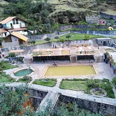 ラレス温泉（Hot Springs-Lares）
