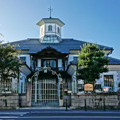 白雲館（旧八幡東学校)