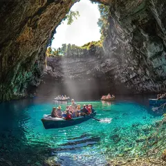 メリッサーニ洞窟（Melissani Cave）