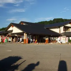 道の駅井波 いなみ木彫りの里創遊館