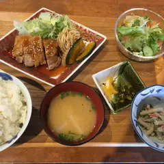 伊都ダイニング