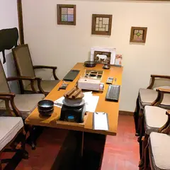 肉処 ぎんべこや