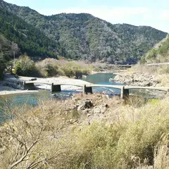向山橋 (上岡沈下橋) 名所・史跡